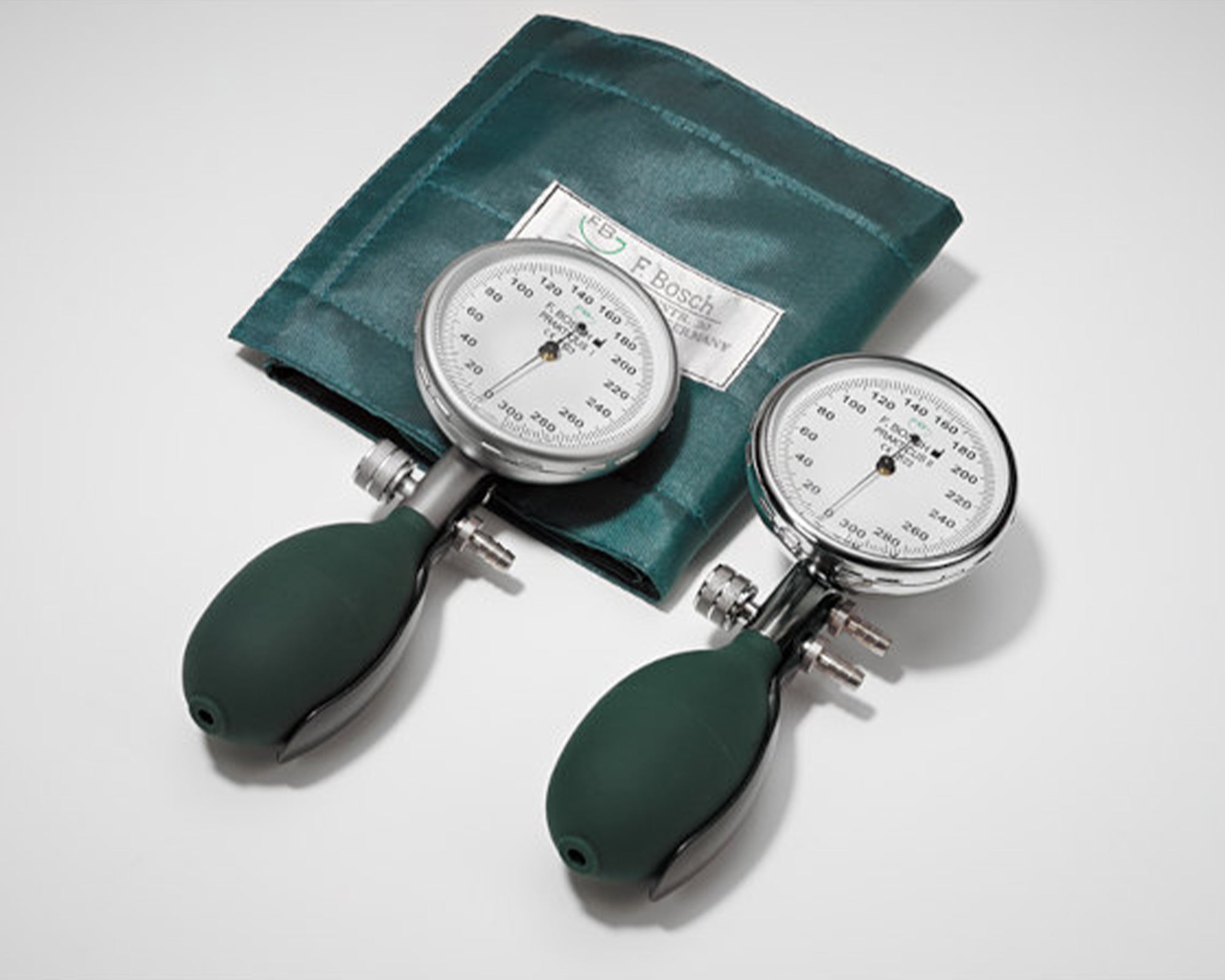 Bosch Blutdruckmessgerät mit Doppelkopfstethoskop Set